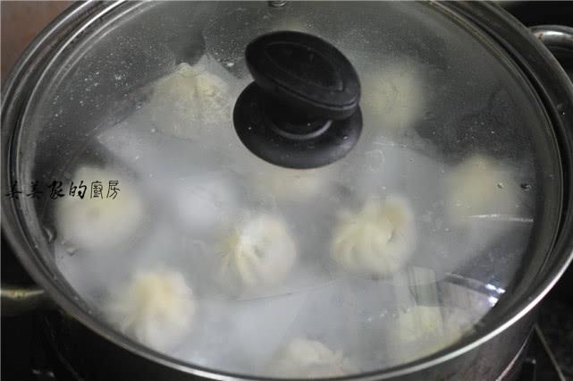 中华传统美食，小包子的制作艺术探秘