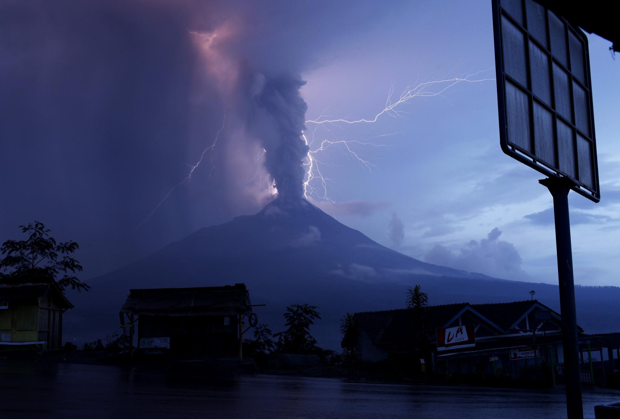 最新火山爆发，自然力量的挑战与人类的应对策略